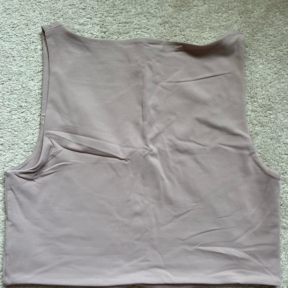 Babaton contour scoop cropped tank in Large - Picture 2 of 2